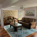 Amplia Casa Familiar Con Piscina Privada