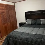 Amplia Casa Familiar Con Piscina Privada